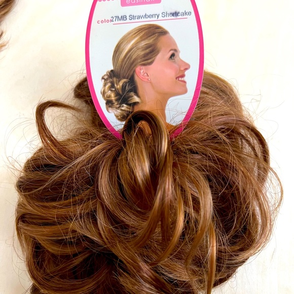 Messy Bun - Fun Bun - Strawberry Shortcake Colour (light red) - Picture 2 of 4